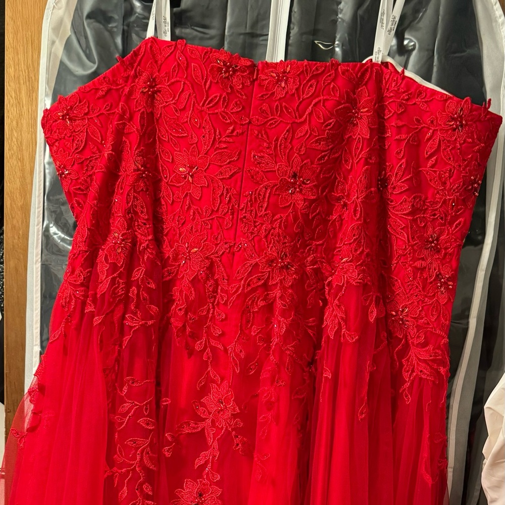 Ellie Wilde mon cheri red prom/special occasion dress.